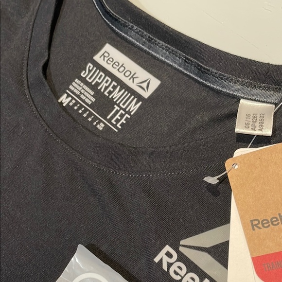 *NEW* Reebok Training SUPREMIUM Black T-shirt - Picture 2 of 11